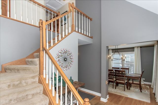 900 Glenmore Lane, Elgin, IL 60124