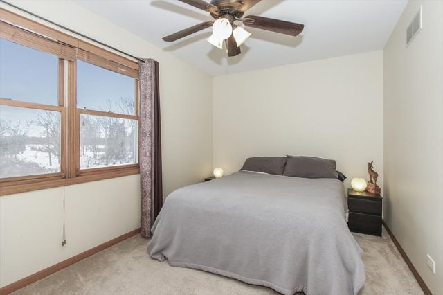 900 Glenmore Lane, Elgin, IL 60124