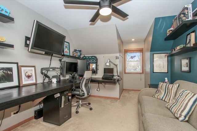 900 Glenmore Lane, Elgin, IL 60124