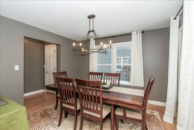 900 Glenmore Lane, Elgin, IL 60124