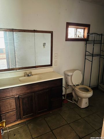 817 El Paso, Sabinal, TX 78801