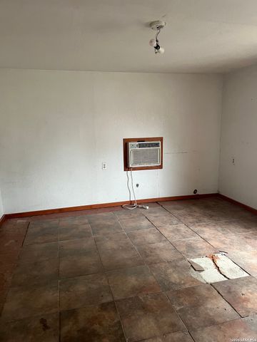 817 El Paso, Sabinal, TX 78801