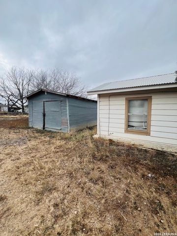 817 El Paso, Sabinal, TX 78801