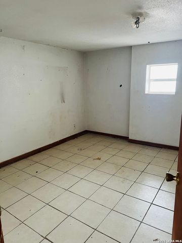 817 El Paso, Sabinal, TX 78801