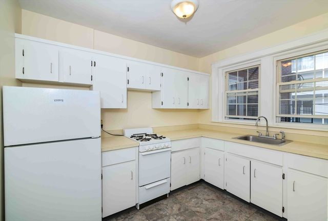 17 Greenleaf 15, Quincy, MA 02169