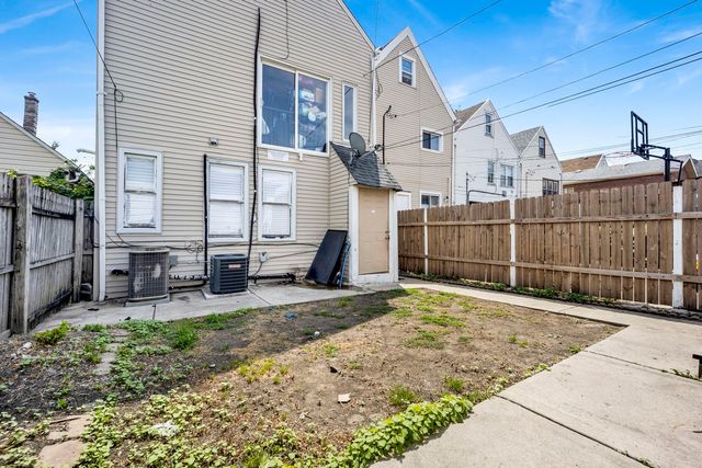 3738 S HERMITAGE Avenue, Chicago, IL 60609