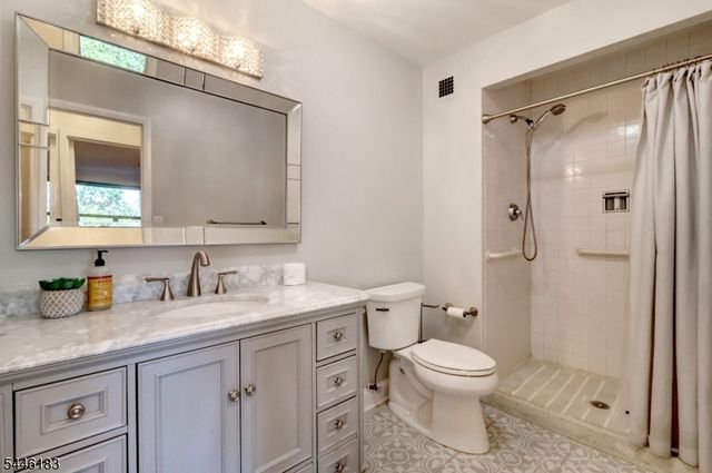 2 Claridge Dr. 1BW, Verona Twp., NJ 07044