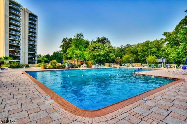 2 Claridge Dr. 1BW, Verona Twp., NJ 07044