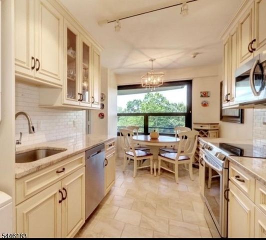 2 Claridge Dr. 1BW, Verona Twp., NJ 07044