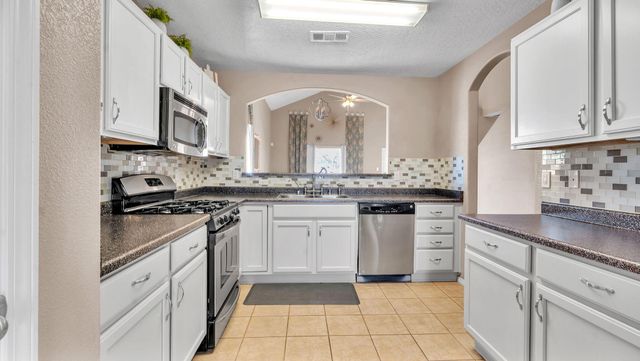 6919 Tree Line Avenue NW, Albuquerque, NM 87114