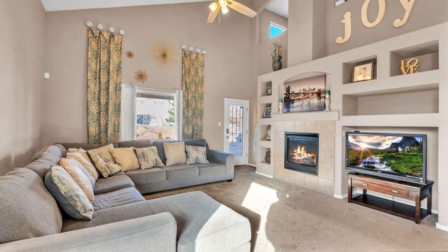 6919 Tree Line Avenue NW, Albuquerque, NM 87114