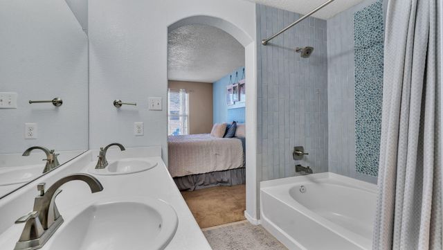 6919 Tree Line Avenue NW, Albuquerque, NM 87114