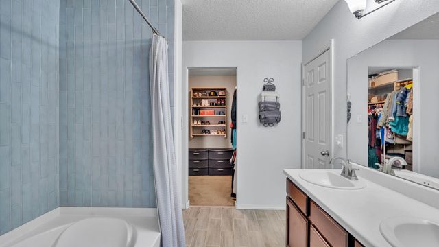 6919 Tree Line Avenue NW, Albuquerque, NM 87114