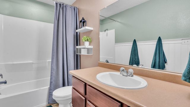 6919 Tree Line Avenue NW, Albuquerque, NM 87114