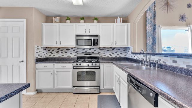 6919 Tree Line Avenue NW, Albuquerque, NM 87114