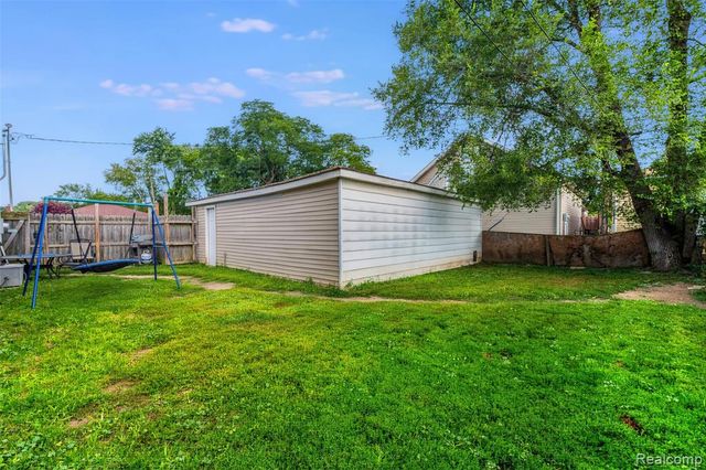 32612 Dover Street, Garden City, MI 48135