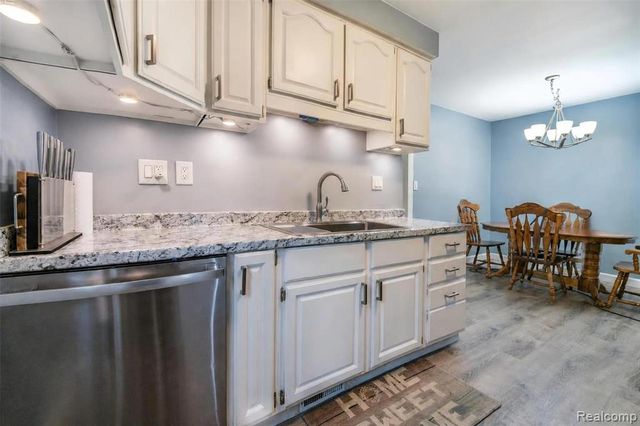 32612 Dover Street, Garden City, MI 48135