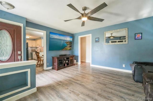 32612 Dover Street, Garden City, MI 48135