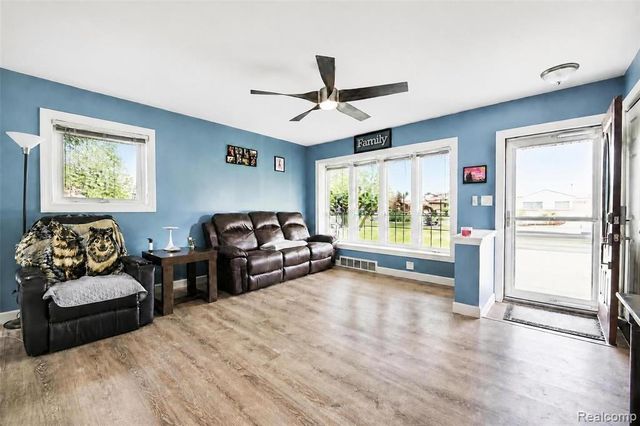 32612 Dover Street, Garden City, MI 48135