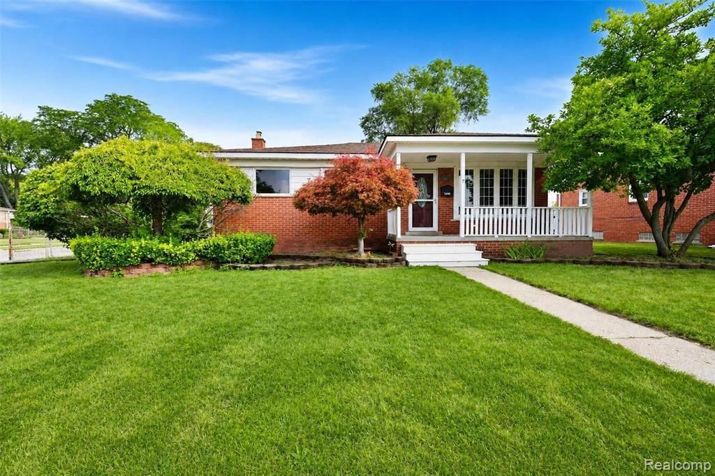 32612 Dover Street, Garden City, MI 48135