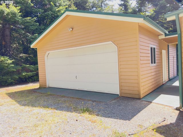 42065 VISTA Dr, Port Orford, OR 97465