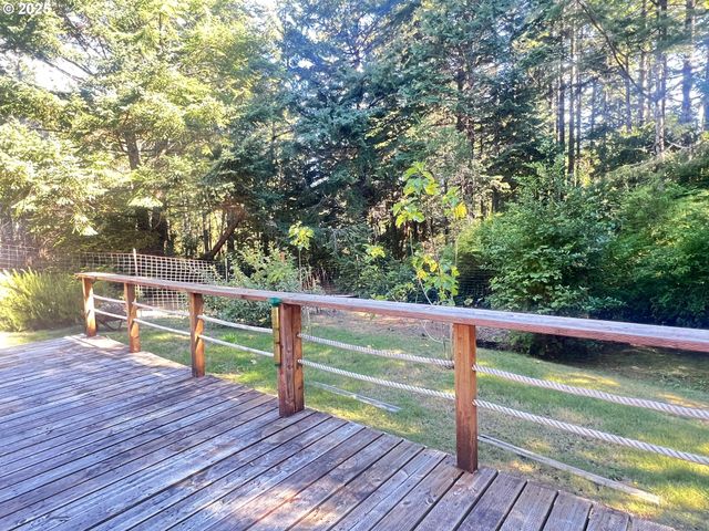 42065 VISTA Dr, Port Orford, OR 97465