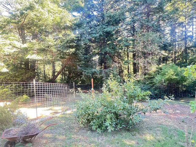 42065 VISTA Dr, Port Orford, OR 97465