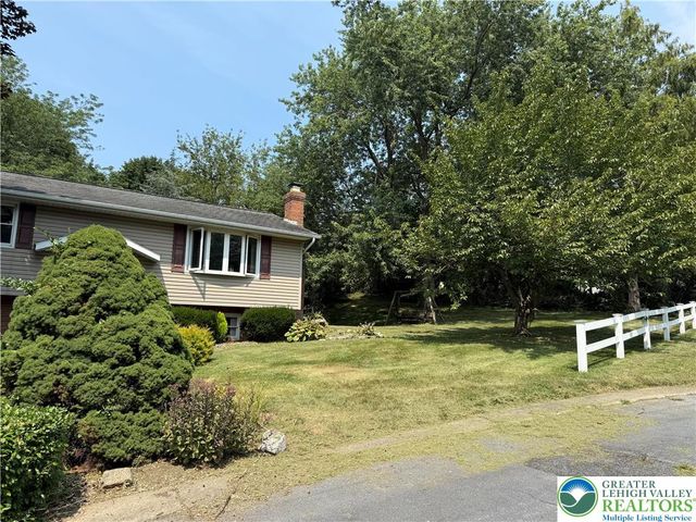 19 West SYLVAN Drive, Allen Twp, PA 18067