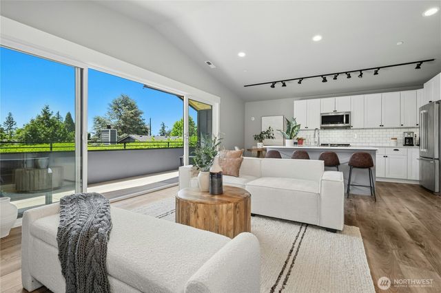634 11th Avenue, Kirkland, WA 98033