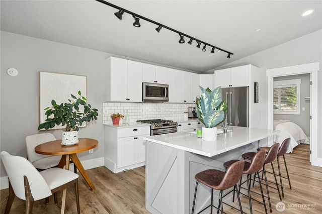 634 11th Avenue, Kirkland, WA 98033