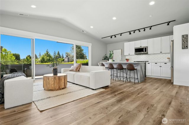 634 11th Avenue, Kirkland, WA 98033