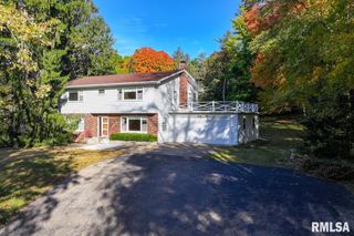 910 2ND Avenue South, Clinton, IA 52732