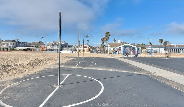 200 McNeil Lane 211, Newport Beach, CA 92663