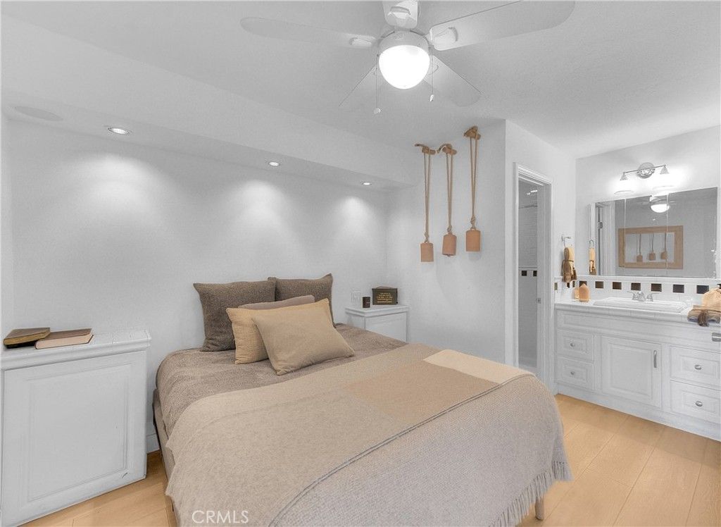 Image 20 of property listing at 200 McNeil Lane 211, Newport Beach, CA 92663