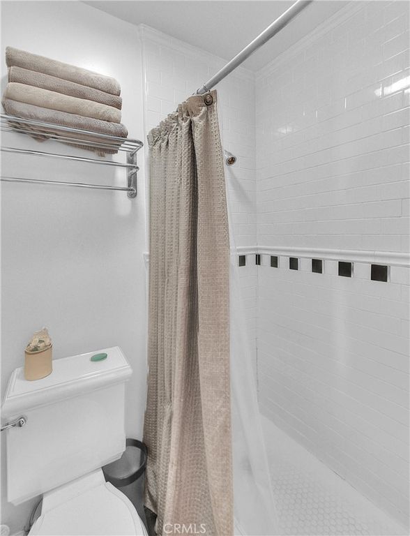 Image 23 of property listing at 200 McNeil Lane 211, Newport Beach, CA 92663