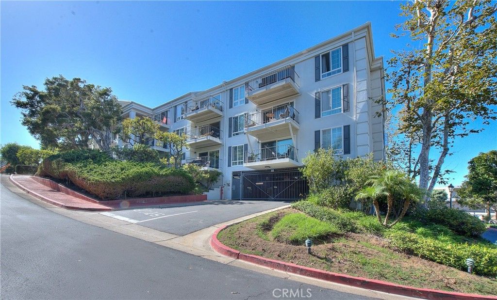 Image 28 of property listing at 200 McNeil Lane 211, Newport Beach, CA 92663