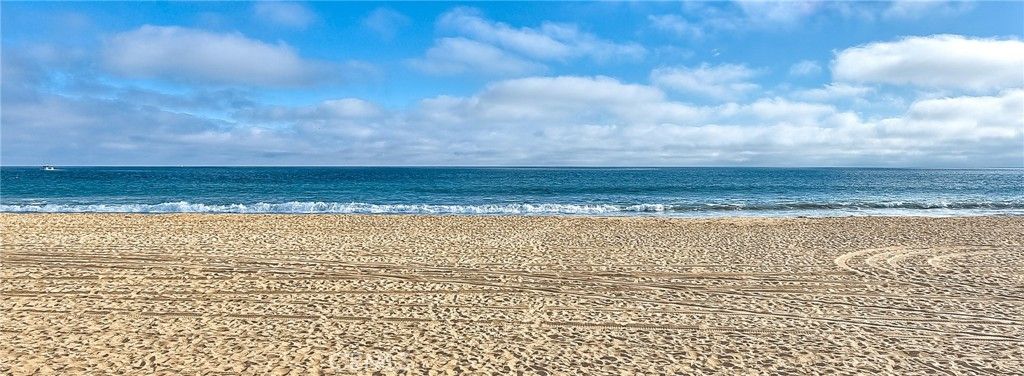 Image 58 of property listing at 200 McNeil Lane 211, Newport Beach, CA 92663