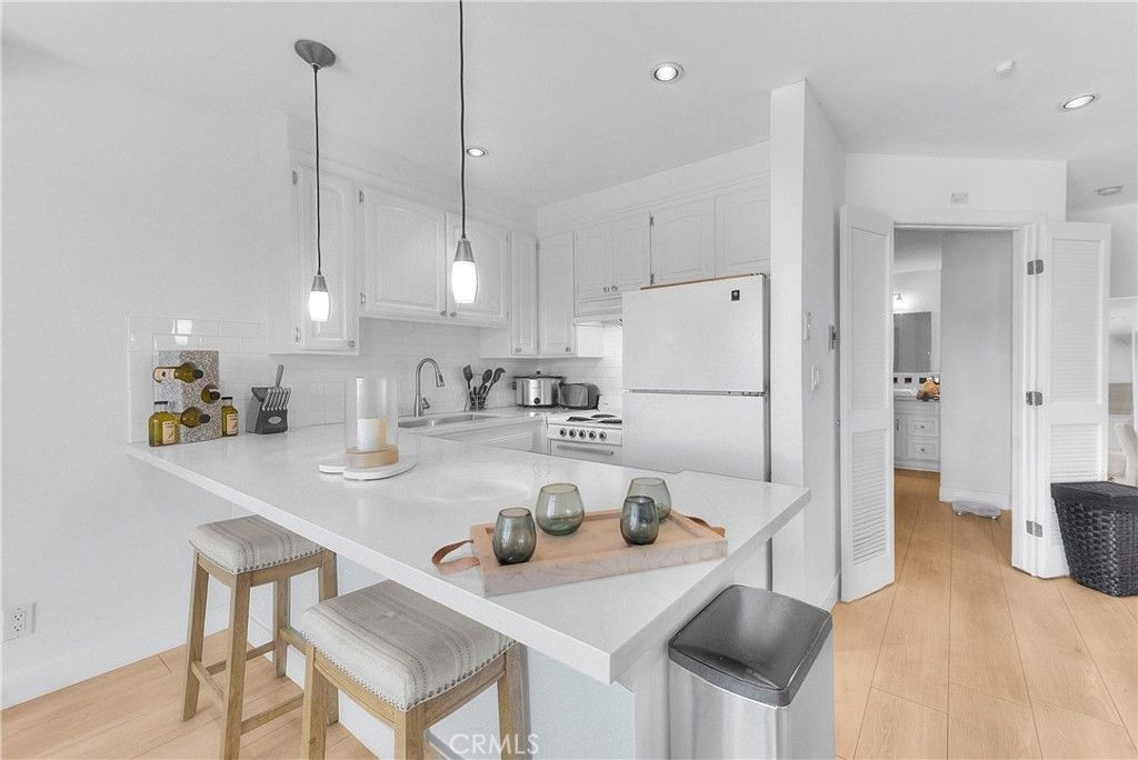 Image 6 of property listing at 200 McNeil Lane 211, Newport Beach, CA 92663