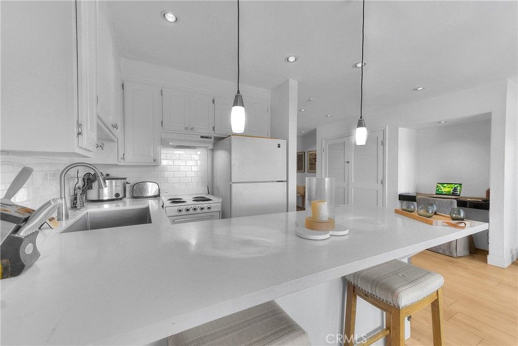 Image 8 of property listing at 200 McNeil Lane 211, Newport Beach, CA 92663