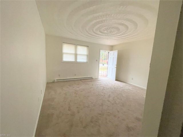 2018 Pond LN, Chesapeake, VA 23324