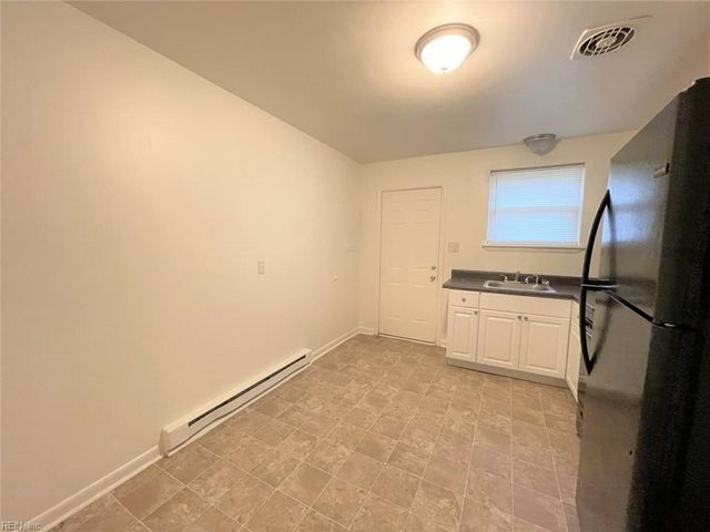 2018 Pond LN, Chesapeake, VA 23324