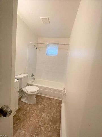 2018 Pond LN, Chesapeake, VA 23324