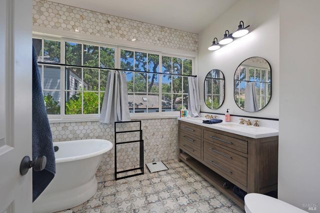 125 Cristo Ln, Santa Rosa, CA 95409