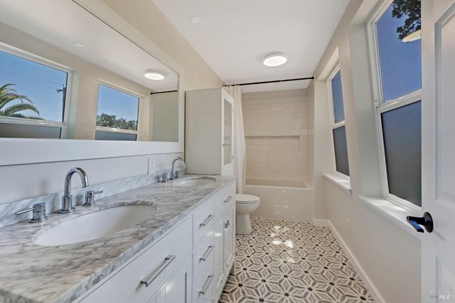 125 Cristo Ln, Santa Rosa, CA 95409