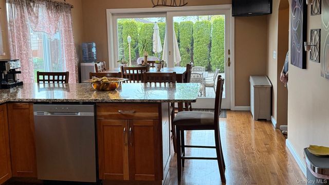 345 Oconnor Road, North Babylon, NY 11703