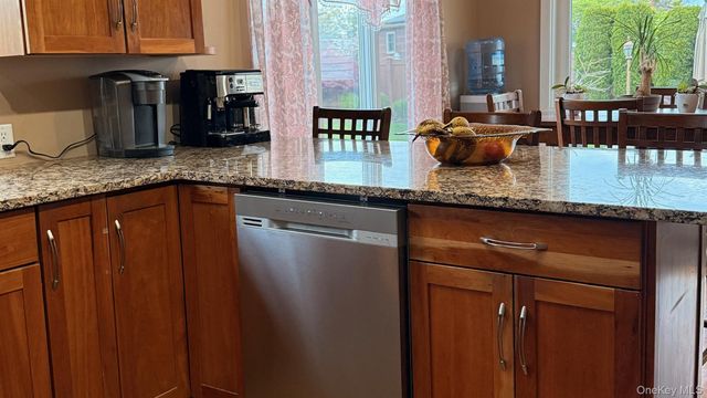 345 Oconnor Road, North Babylon, NY 11703