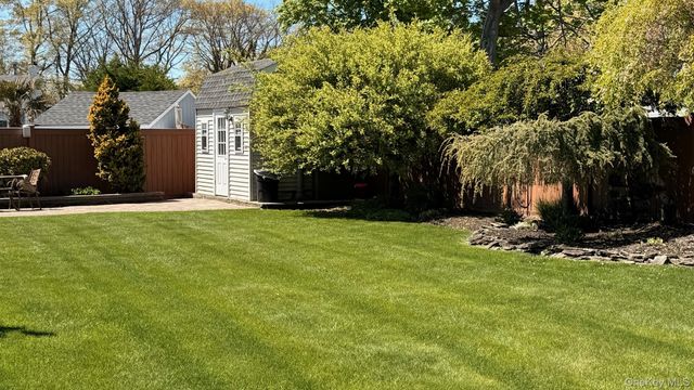 345 Oconnor Road, North Babylon, NY 11703