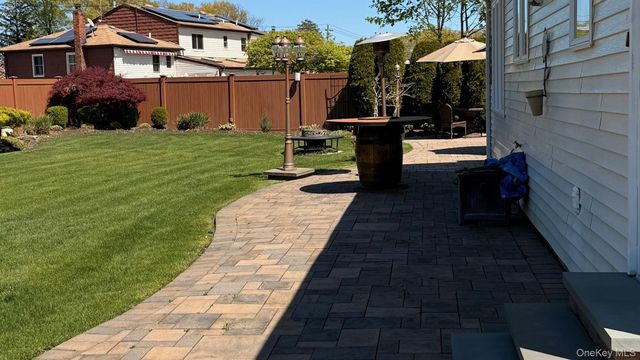 345 Oconnor Road, North Babylon, NY 11703