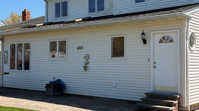 345 Oconnor Road, North Babylon, NY 11703