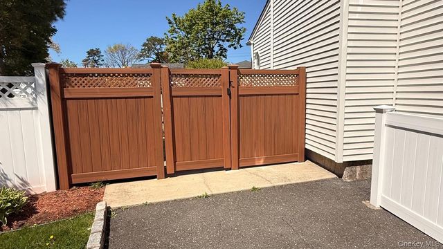 345 Oconnor Road, North Babylon, NY 11703